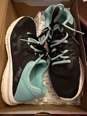 Fila Women's Black and Mint Green Knit Lace-Up Athletic Sneakers